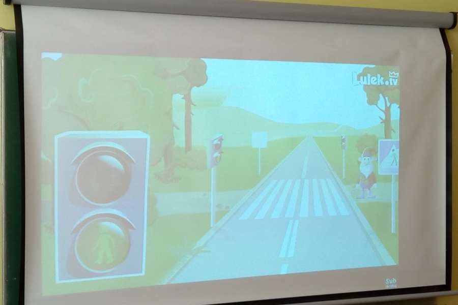 Oglądanie filmów multimedialnych nt. bezpieczeństwa