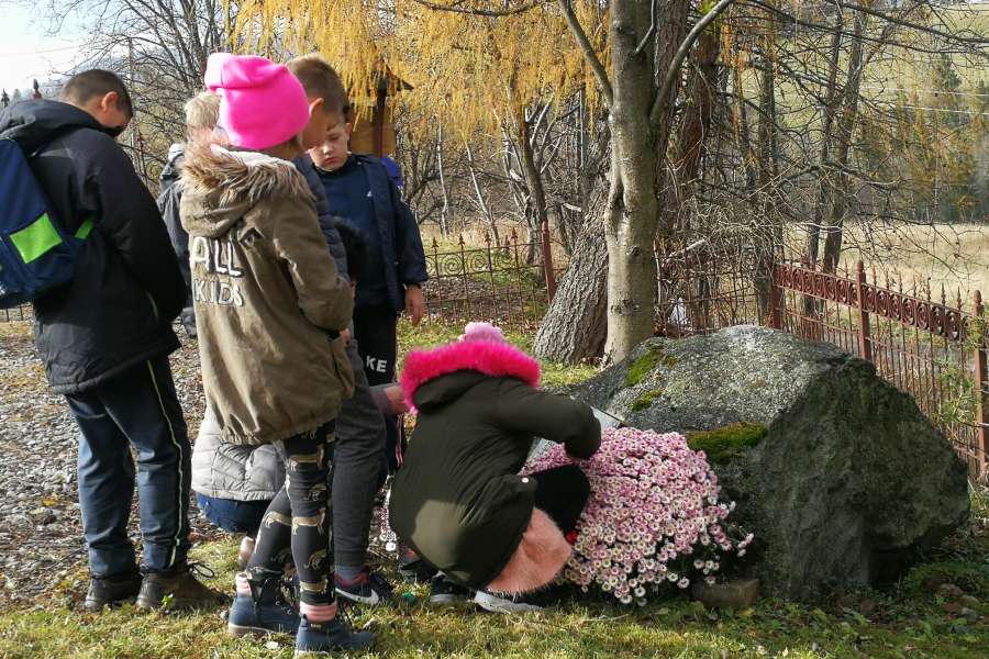Symboliczna mogila poległych żołnierzy walczących o wolność i niepodległość Polski