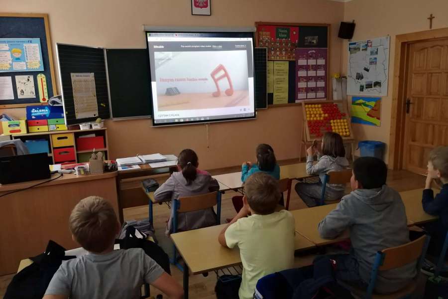 "Czytam z Klasą - Fikuśne lekturki spod chmurki"