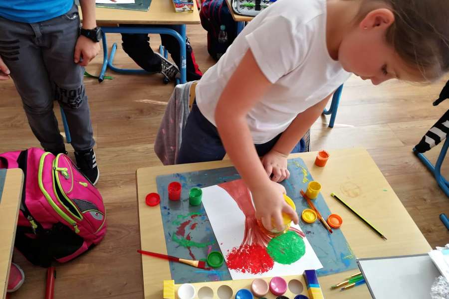 "Czytam z Klasą - Fikuśne lekturki spod chmurki"