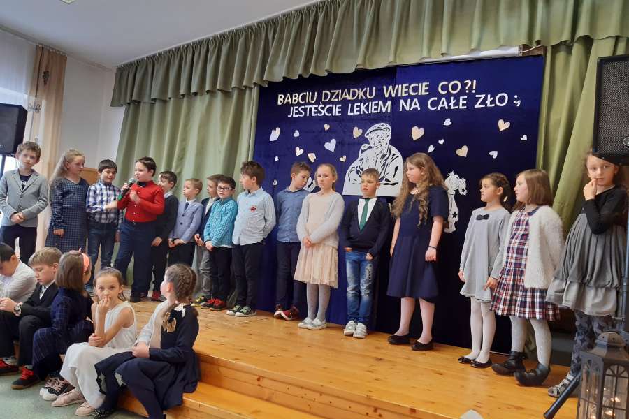 Dzień Babci i Dziadka- wieczornica klas 1-3