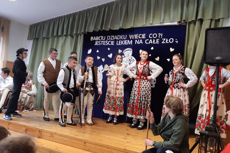 Dzień Babci i Dziadka- wieczornica klas 1-3