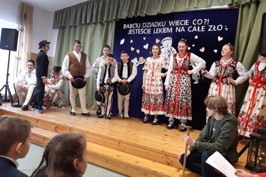 Dzień Babci i Dziadka- wieczornica klas 1-3