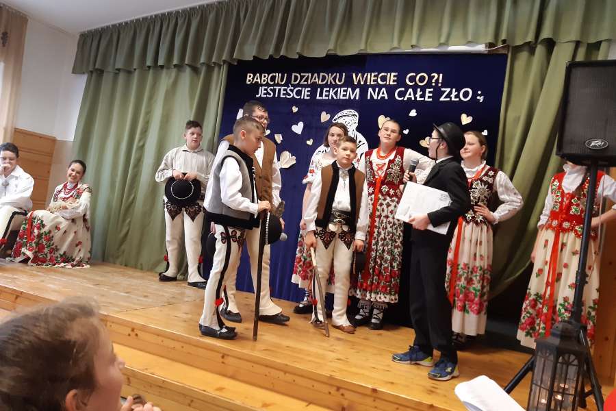 Dzień Babci i Dziadka- wieczornica klas 1-3