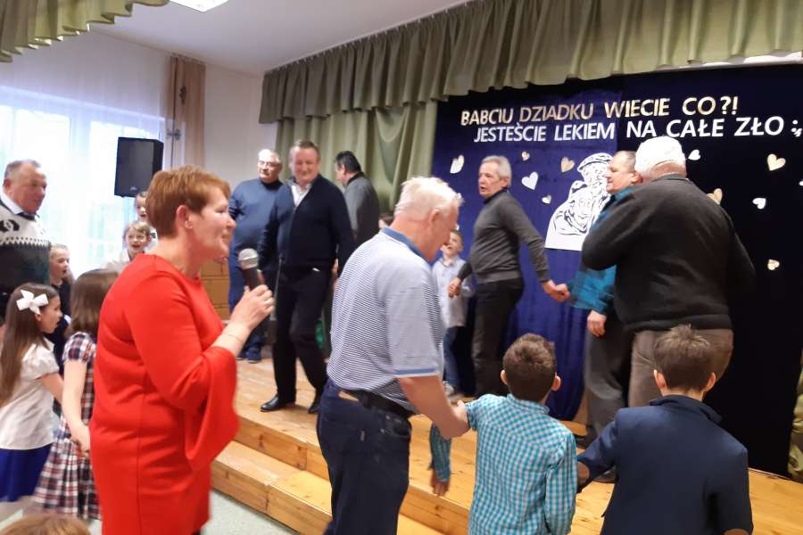 Dzień Babci i Dziadka- wieczornica klas 1-3