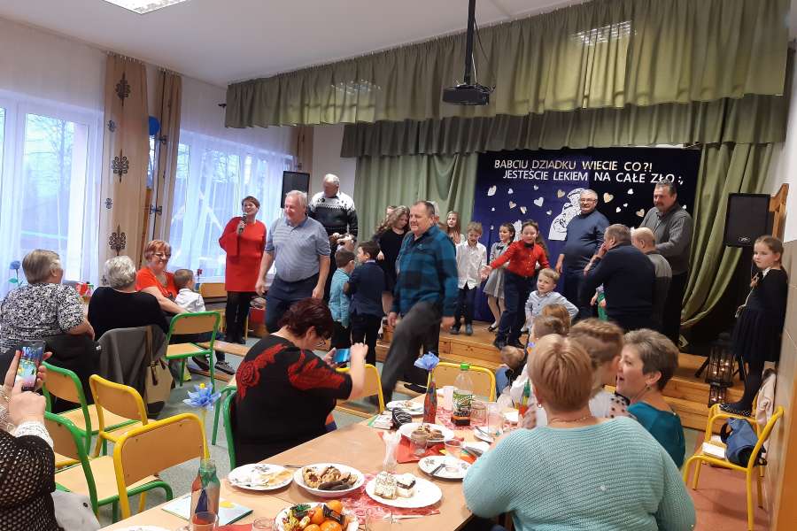Dzień Babci i Dziadka- wieczornica klas 1-3