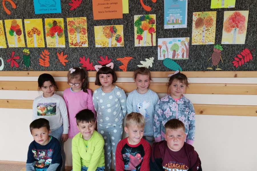 Klasa 1 Międzynarodowy Projekt Czytam z Klasą - lekturki spod chmurki