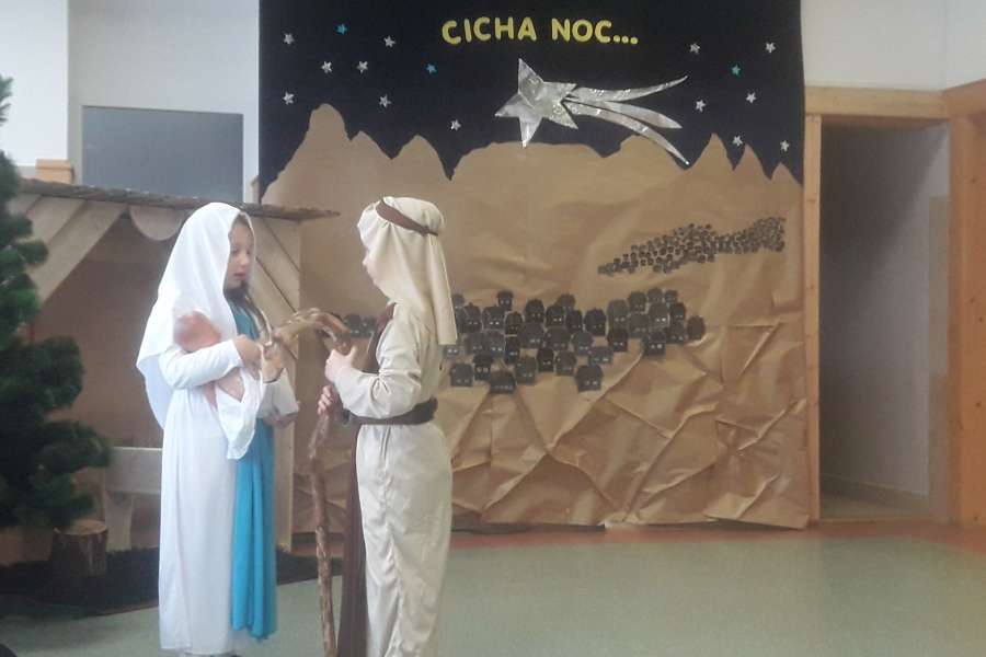 Jasełka w wykonaniu Krasnoludków i Smerfów