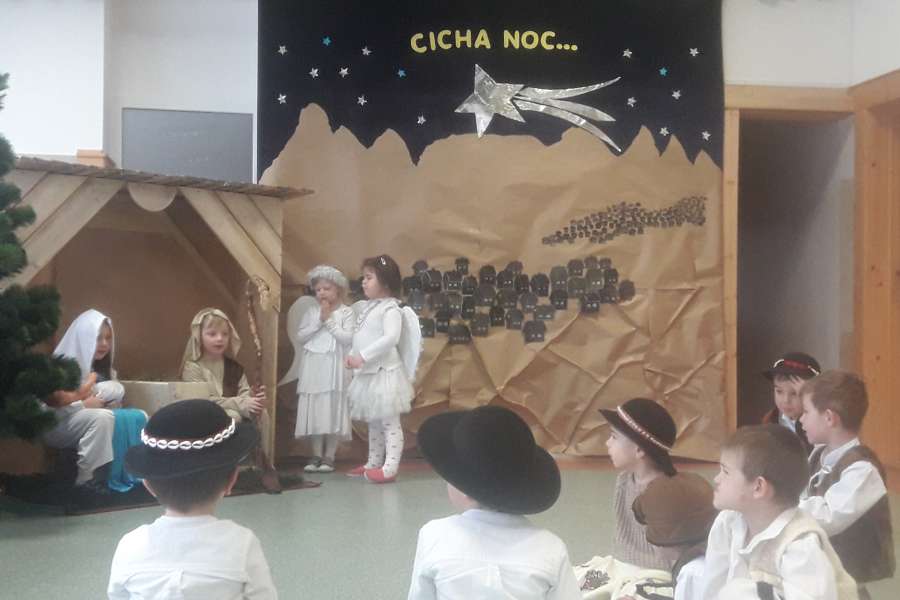 Jasełka w wykonaniu Krasnoludków i Smerfów