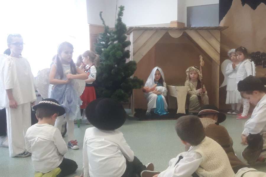 Jasełka w wykonaniu Krasnoludków i Smerfów