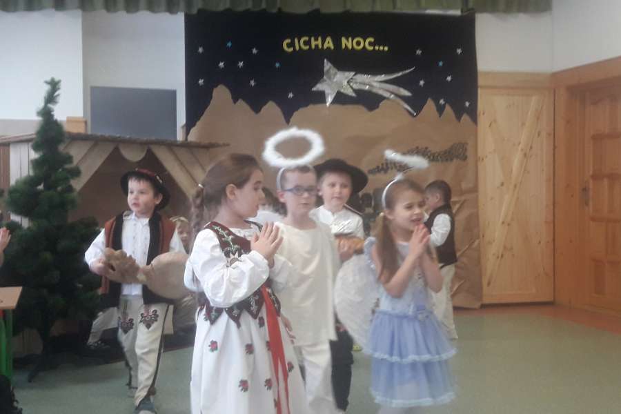 Jasełka w wykonaniu Krasnoludków i Smerfów