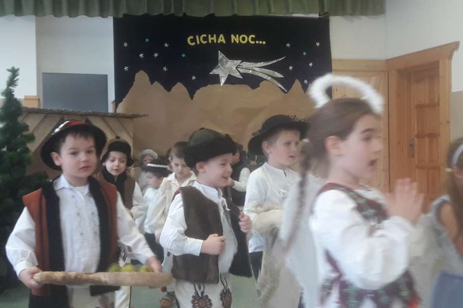 Jasełka w wykonaniu Krasnoludków i Smerfów