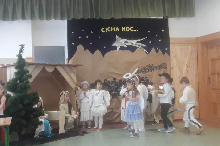 Jasełka w wykonaniu Krasnoludków i Smerfów