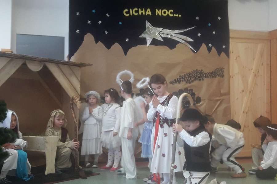 Jasełka w wykonaniu Krasnoludków i Smerfów