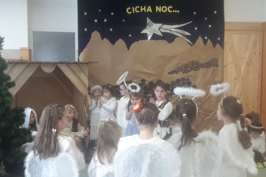 Jasełka w wykonaniu Krasnoludków i Smerfów