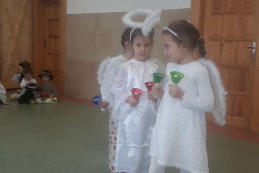 Jasełka w wykonaniu Krasnoludków i Smerfów