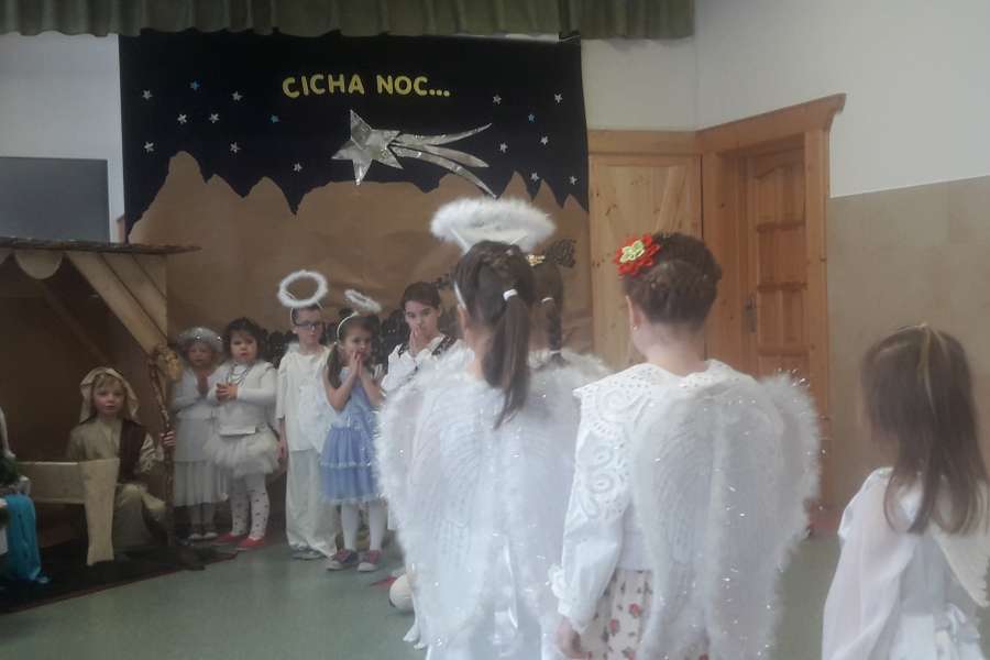 Jasełka w wykonaniu Krasnoludków i Smerfów