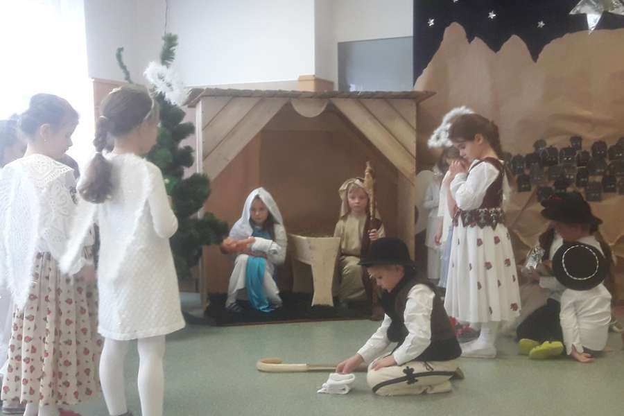 Jasełka w wykonaniu Krasnoludków i Smerfów