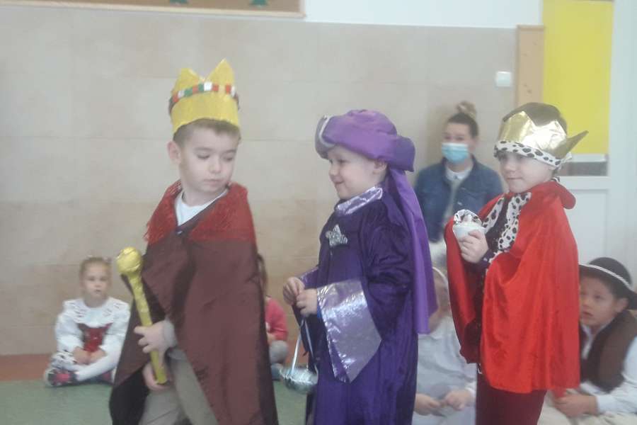 Jasełka w wykonaniu Krasnoludków i Smerfów