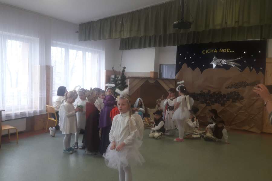 Jasełka w wykonaniu Krasnoludków i Smerfów