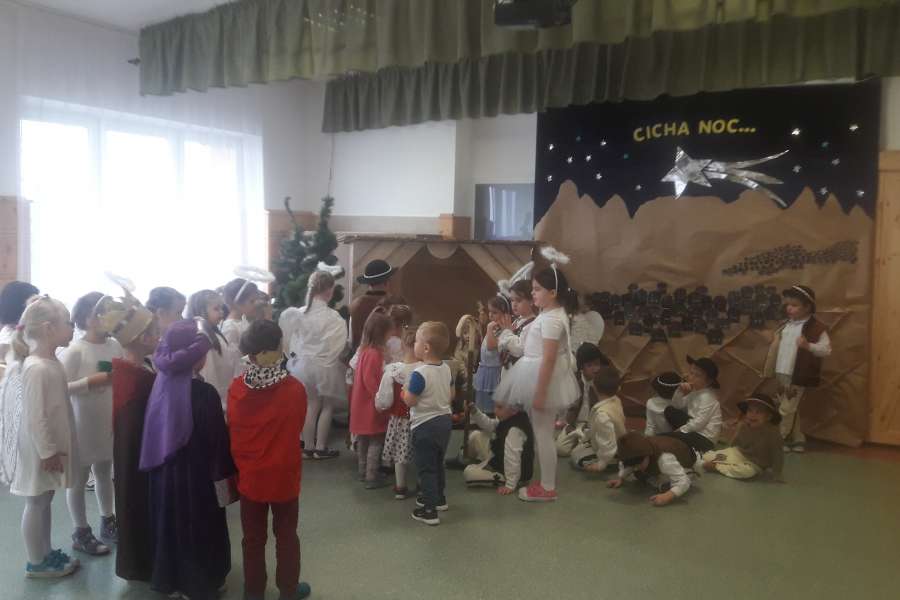 Jasełka w wykonaniu Krasnoludków i Smerfów