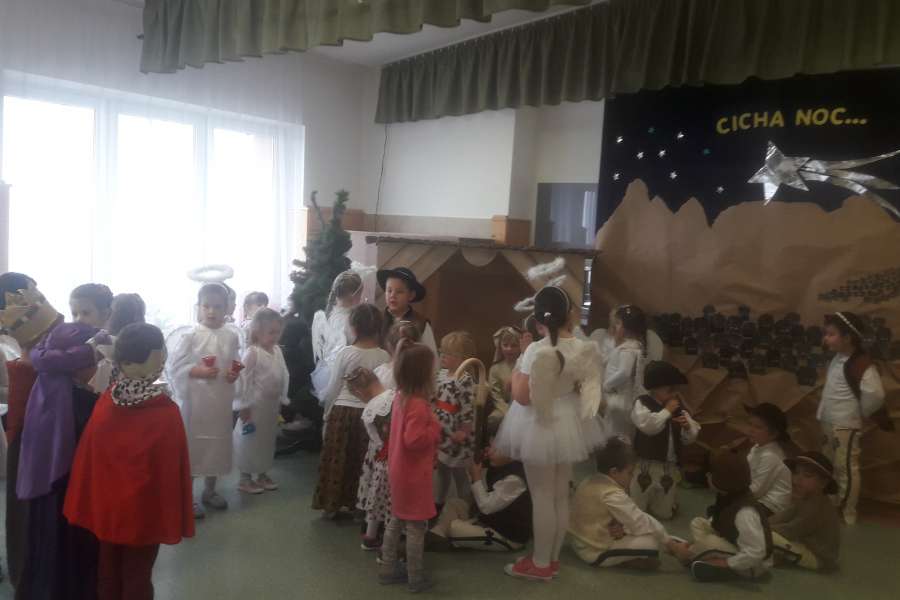 Jasełka w wykonaniu Krasnoludków i Smerfów