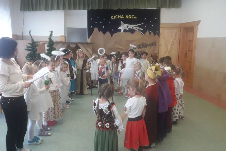 Jasełka w wykonaniu Krasnoludków i Smerfów