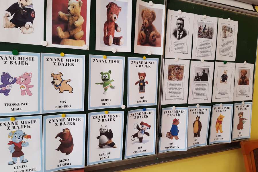 Dzień Pluszowego Misia u Smerfów.