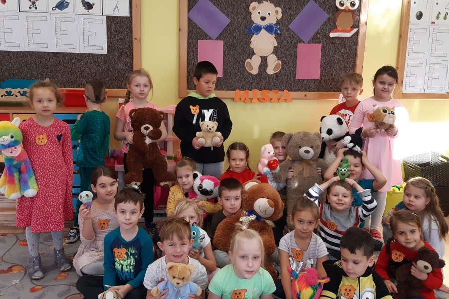 Dzień Pluszowego Misia u Smerfów.