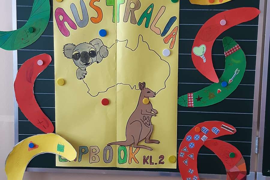 AUSTRALIA-LAPBOOK-2