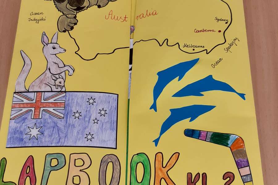 AUSTRALIA-LAPBOOK-2