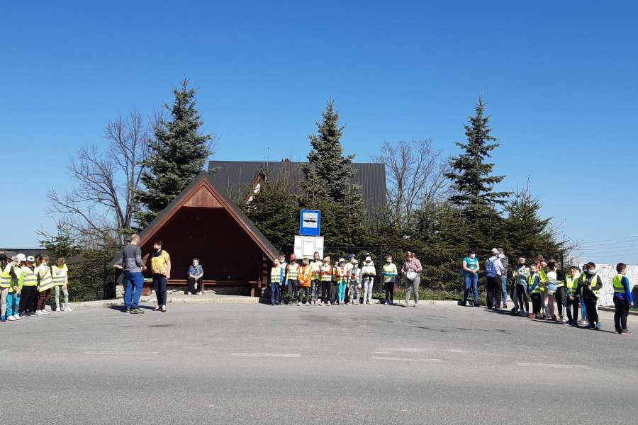 UDZIAŁ UCZNIÓW KLAS 1-3 W AKCJI „ŚMIECI TO TEMAT PODNIOSŁY”