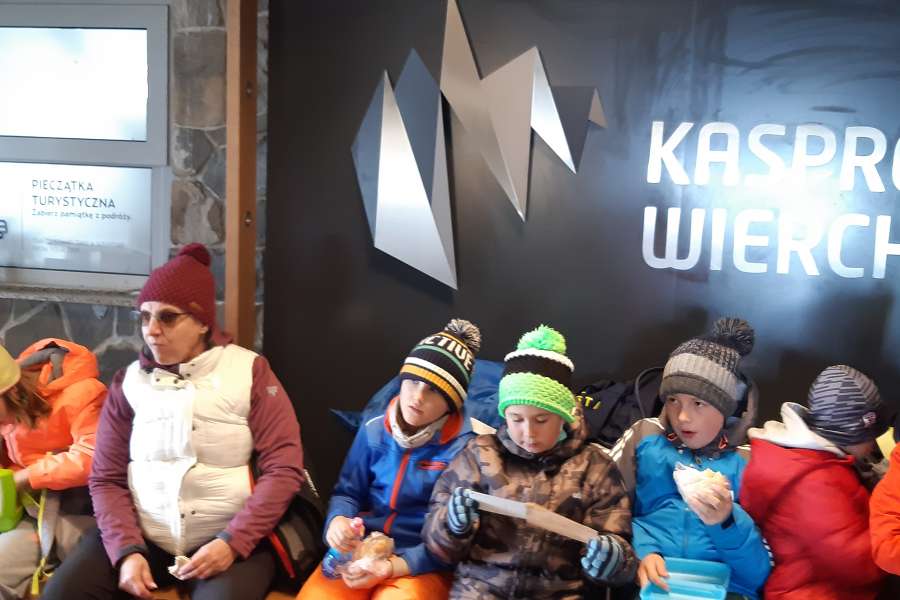 WYCIECZKA UCZNIÓW KLASY 2 NA KASPROWY WIERCH