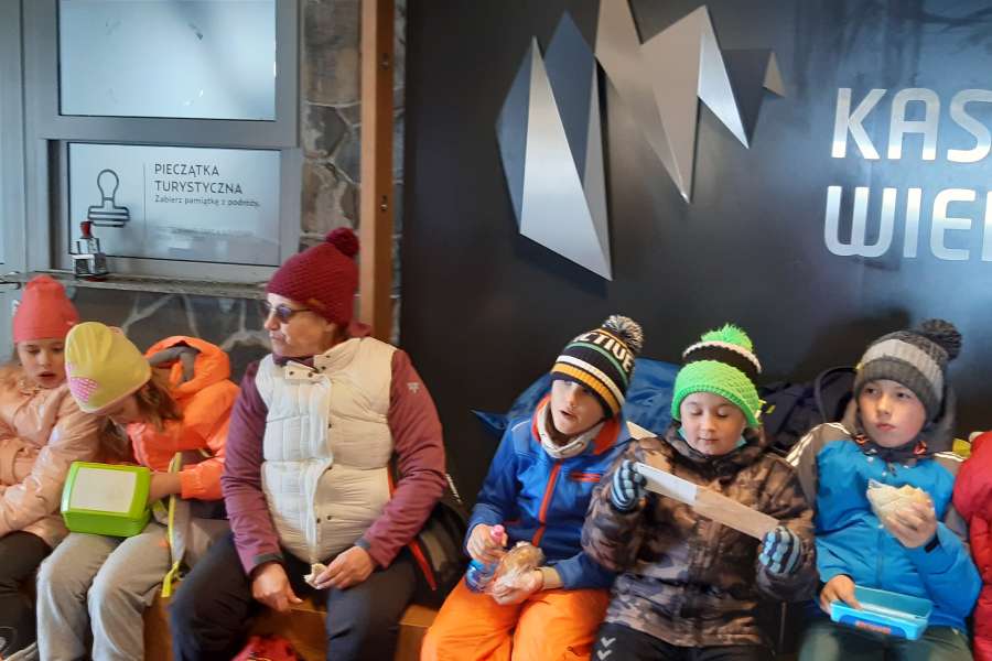 WYCIECZKA UCZNIÓW KLASY 2 NA KASPROWY WIERCH