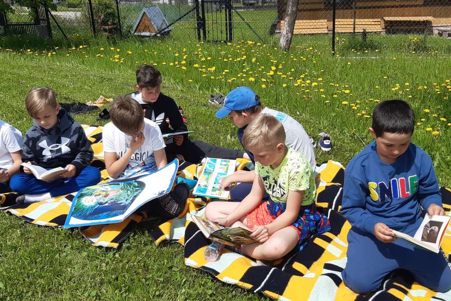 PIKNIK CZYTELNICZY UCZNIÓW KLASY 2