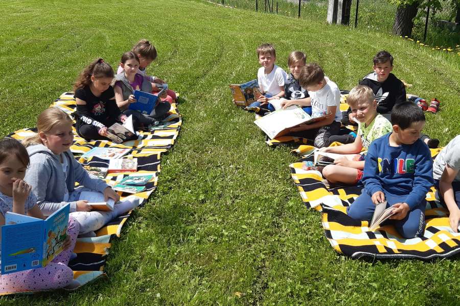 PIKNIK CZYTELNICZY UCZNIÓW KLASY 2