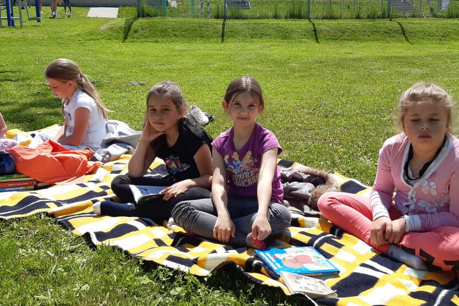 PIKNIK CZYTELNICZY UCZNIÓW KLASY 2