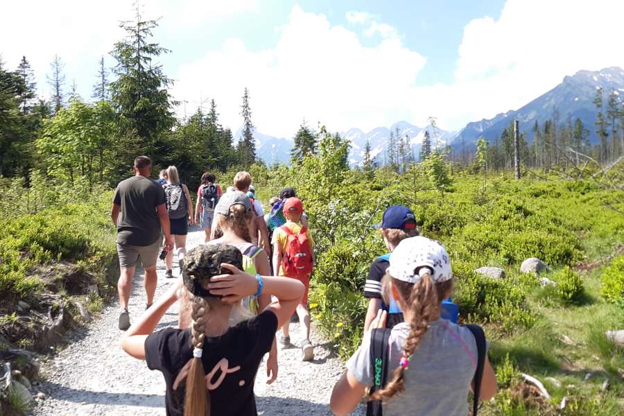 WYCIECZKA KLASY 2 NA RUSINOWĄ POLANĘ I WIKTORÓWKI