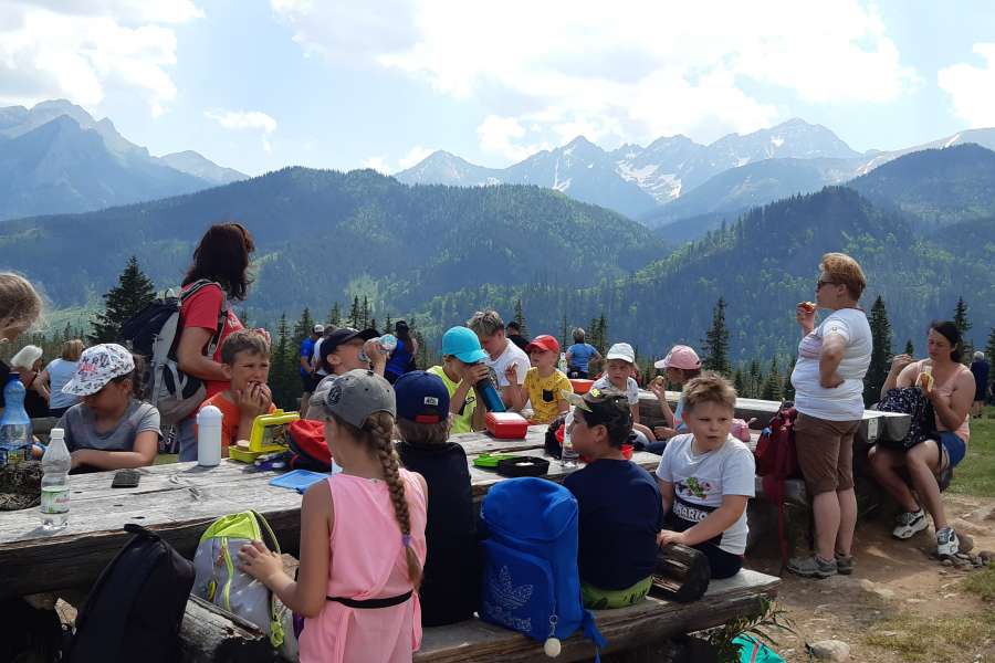 WYCIECZKA KLASY 2 NA RUSINOWĄ POLANĘ I WIKTORÓWKI
