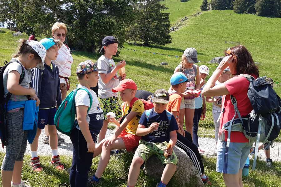 WYCIECZKA KLASY 2 NA RUSINOWĄ POLANĘ I WIKTORÓWKI