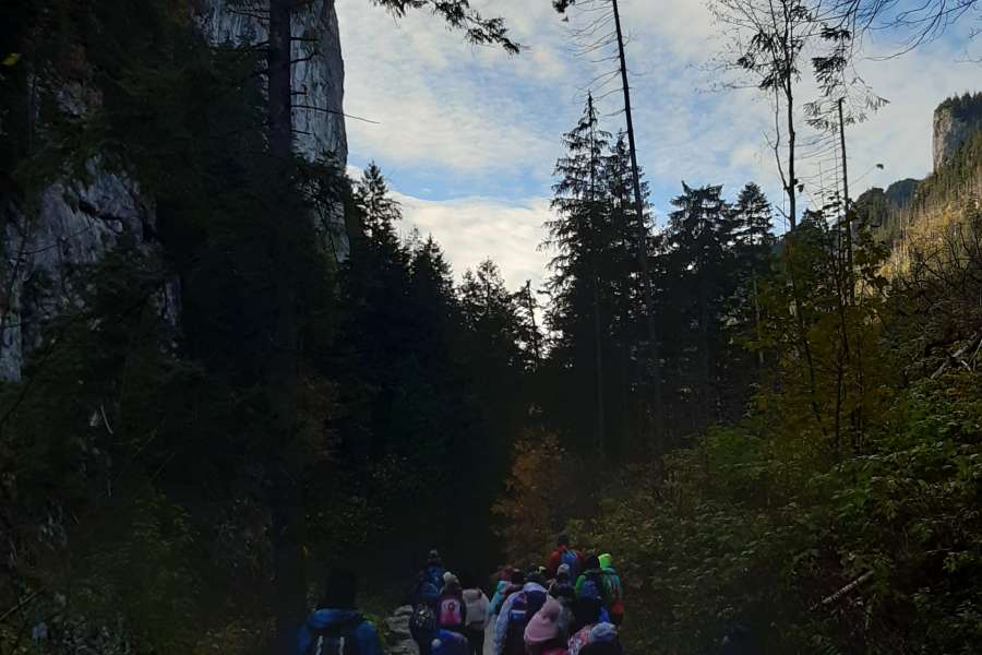 JESIENNA WYCIECZKA DO DOLINY KOŚCIELISKIEJ UCZNIÓW KLASY 2 i 3