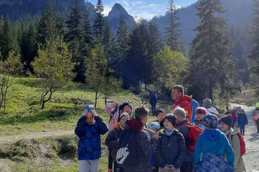 JESIENNA WYCIECZKA DO DOLINY KOŚCIELISKIEJ UCZNIÓW KLASY 2 i 3