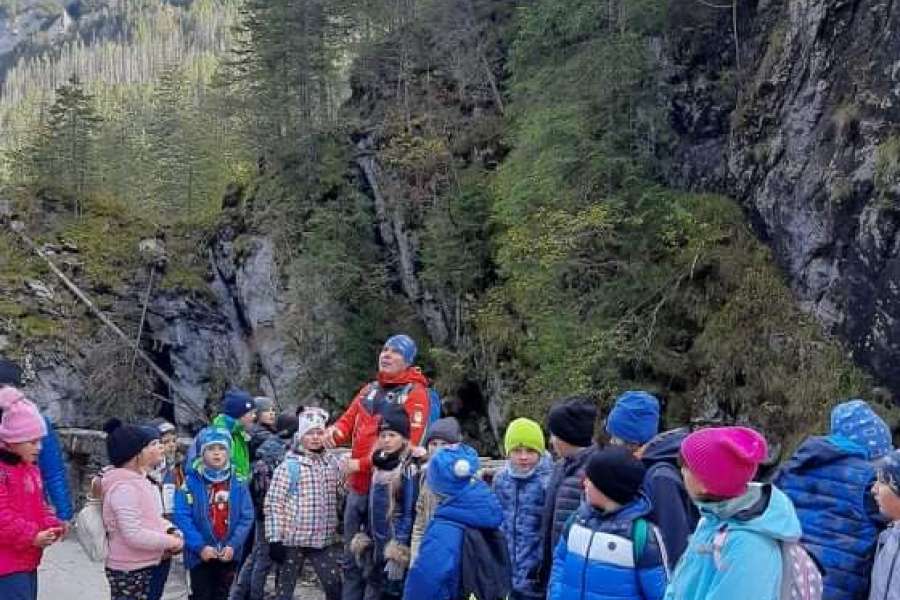 JESIENNA WYCIECZKA DO DOLINY KOŚCIELISKIEJ UCZNIÓW KLASY 2 i 3