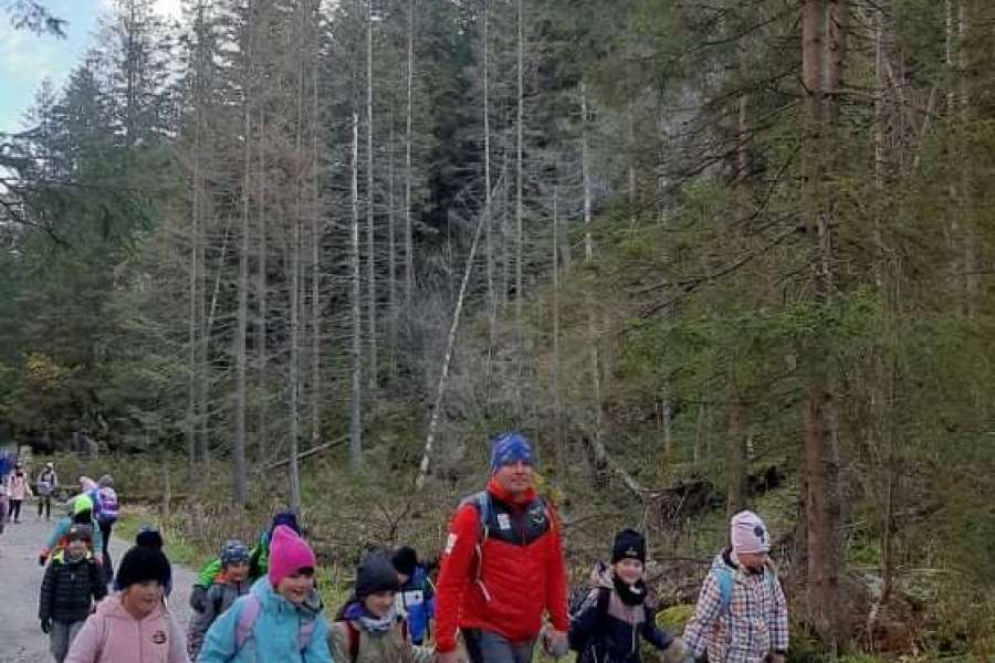 JESIENNA WYCIECZKA DO DOLINY KOŚCIELISKIEJ UCZNIÓW KLASY 2 i 3