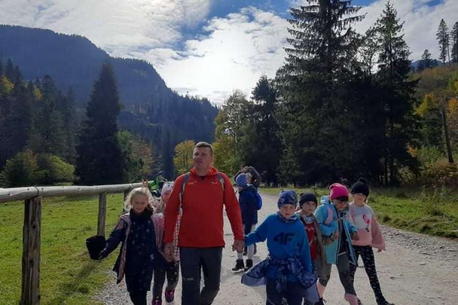 JESIENNA WYCIECZKA DO DOLINY KOŚCIELISKIEJ UCZNIÓW KLASY 2 i 3
