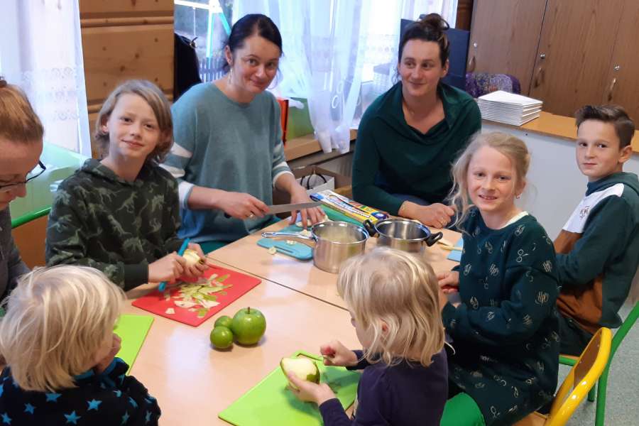 ZAJĘCIA „OWOCE ZDROWE I KOLOROWE” W KLASIE 3