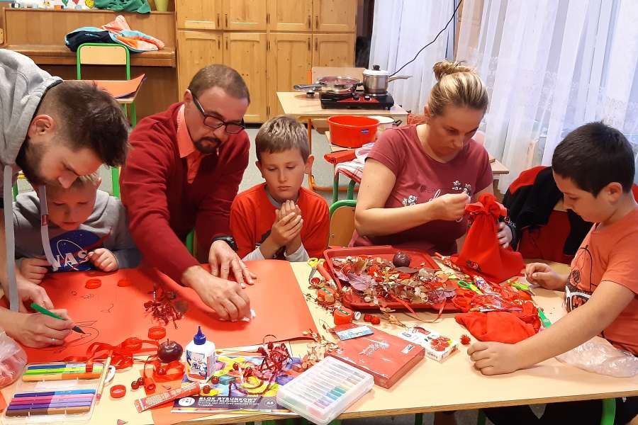 ZAJĘCIA „OWOCE ZDROWE I KOLOROWE” W KLASIE 3