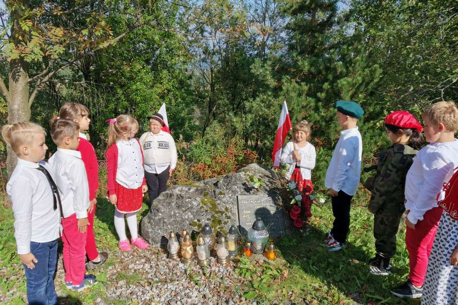 Cmentarz-klasa2-Hrube