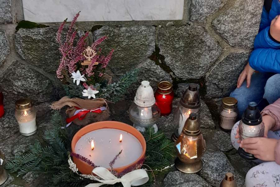 WYCIECZKA NA CMENTARZ KLAS 1 i 3