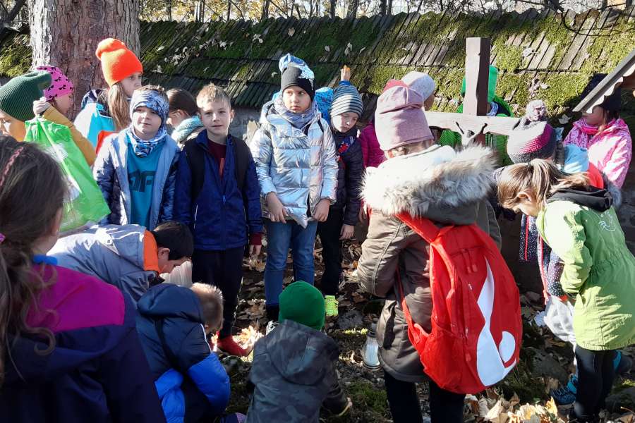 WYCIECZKA NA CMENTARZ KLAS 1 i 3